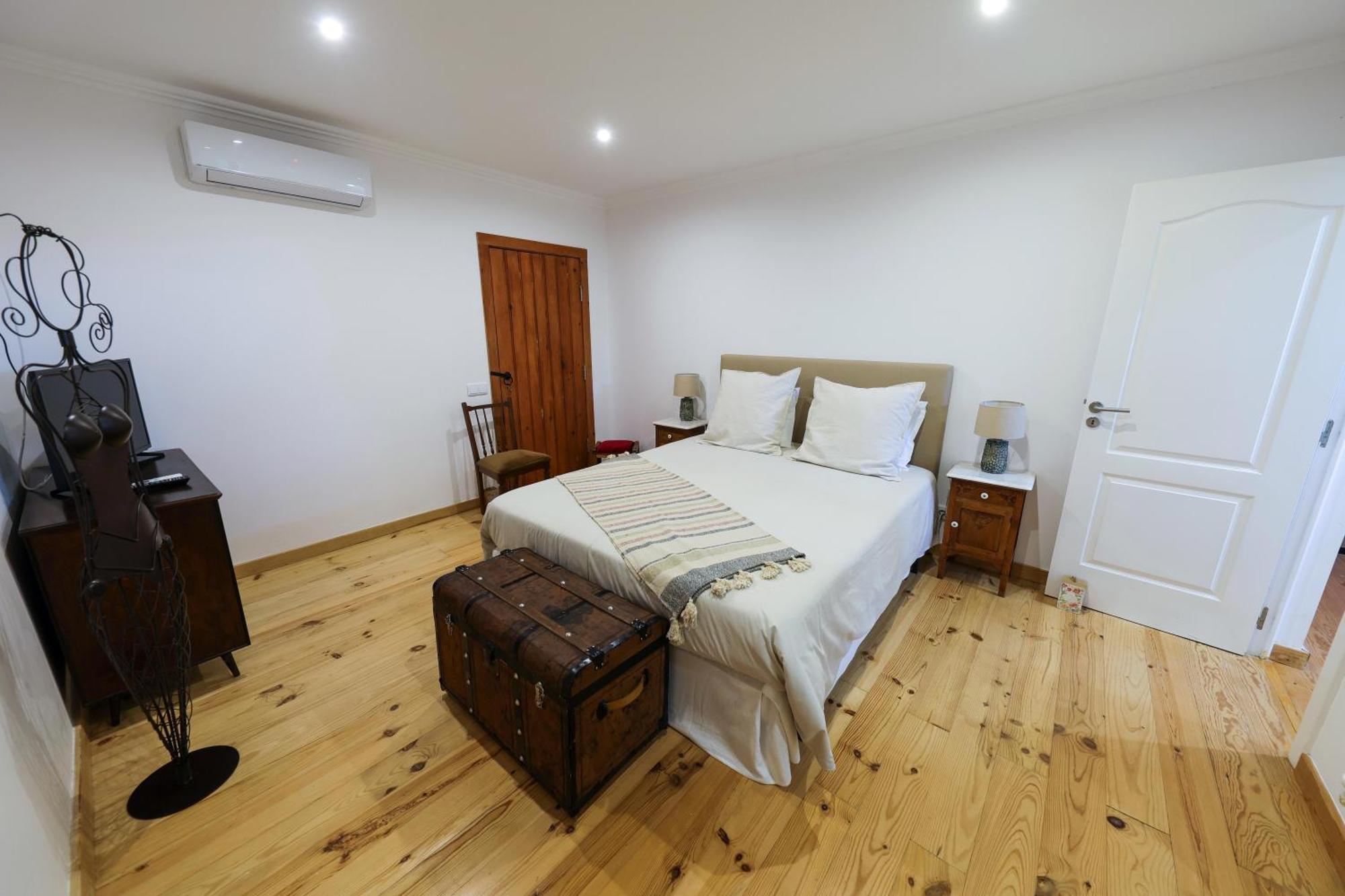 Villa Renovated Wine Press House - With Pool Porto de Mós Zimmer foto