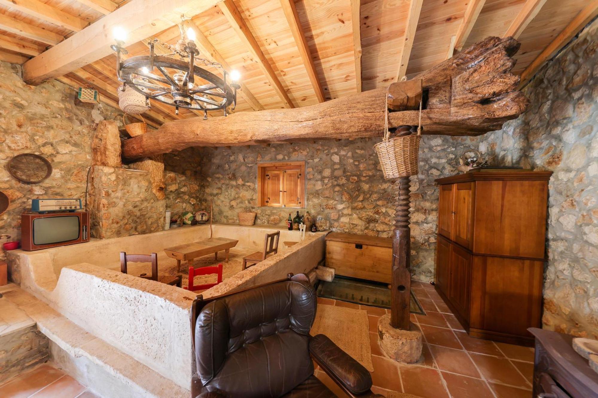 Villa Renovated Wine Press House - With Pool Porto de Mós Exterior foto