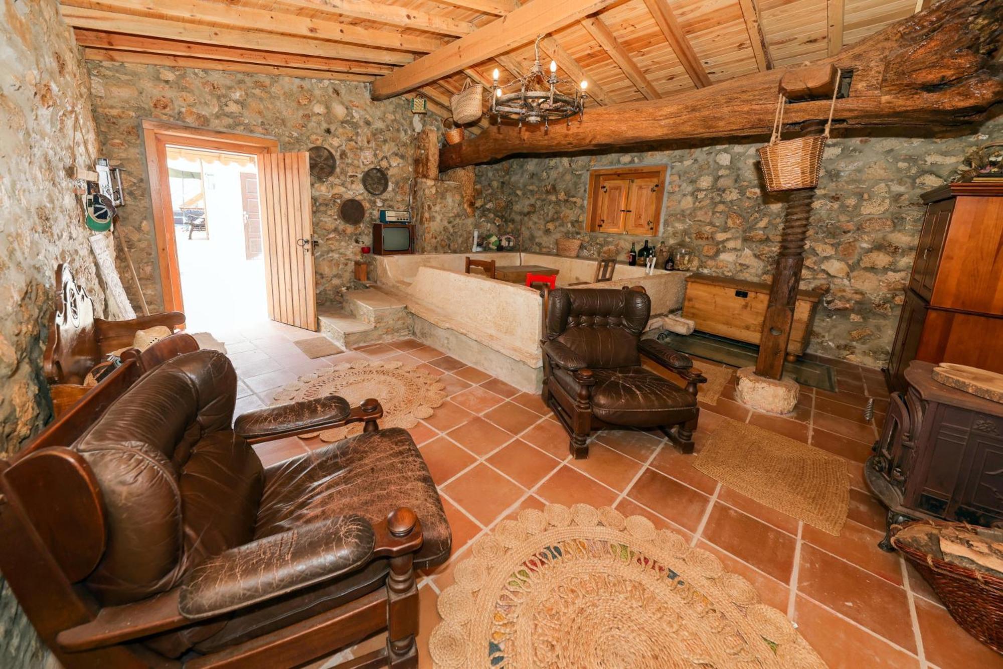 Villa Renovated Wine Press House - With Pool Porto de Mós Exterior foto